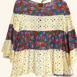 BOUTIQUE Blue/Red/Tan Floral Blouse w/Eyelet Tiers,Size Large, EUC.